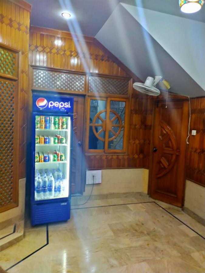 Karachi Motel Luaran gambar