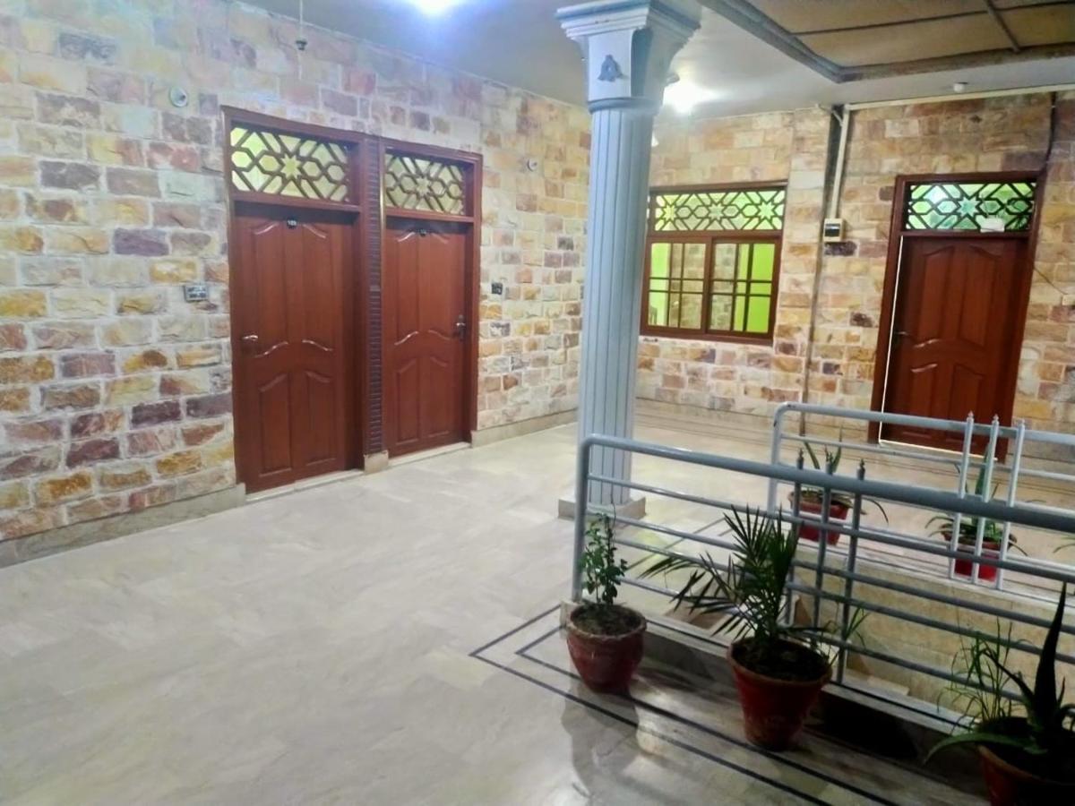Karachi Motel Luaran gambar
